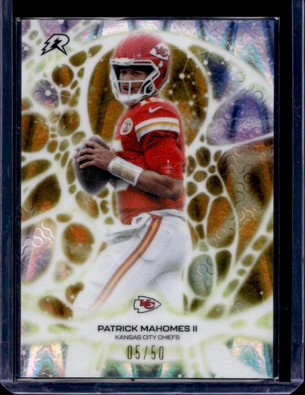 2025 Topps Resurgence #PT-17 Patrick Mahomes II Protonyx Gold Power Surge #/50